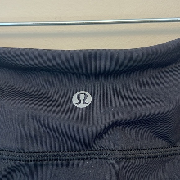 NWT Lululemon Run: Top Speed Crop Full-On Luxtreme
Floral Sport Blue Multi Black - Picture 5 of 12